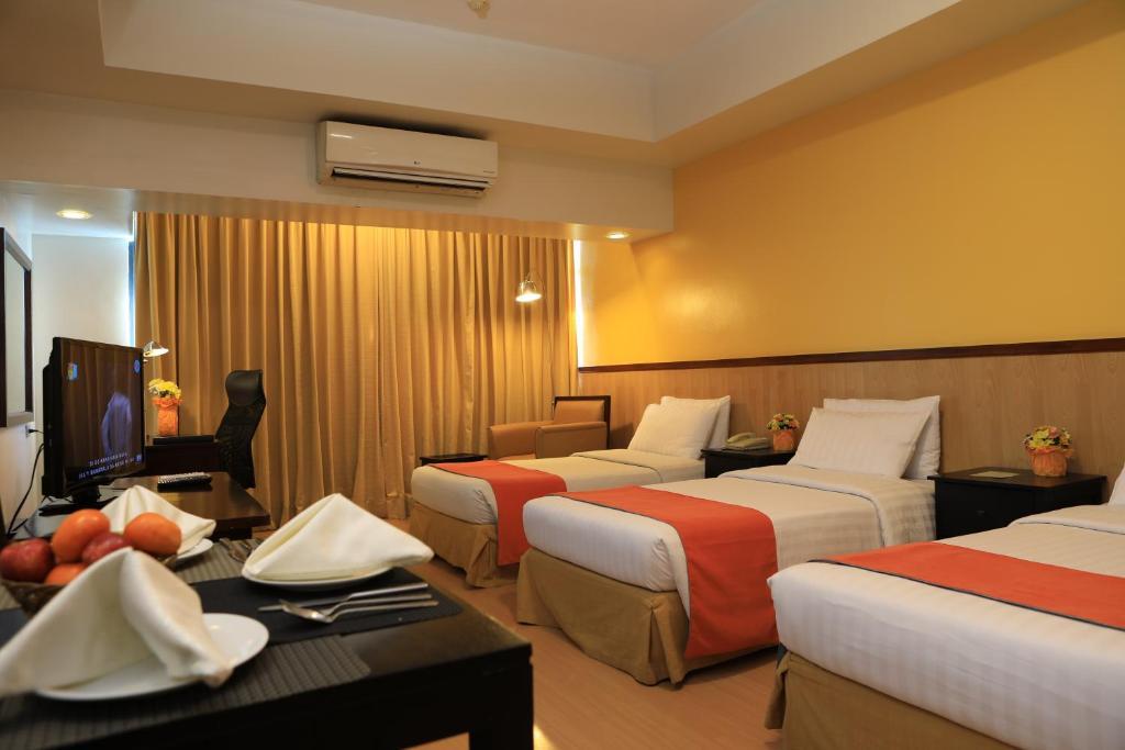 The Malayan Plaza Hotel Pasig City Dış mekan fotoğraf