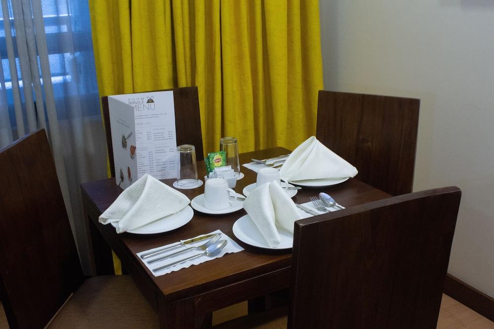 The Malayan Plaza Hotel Pasig City Dış mekan fotoğraf