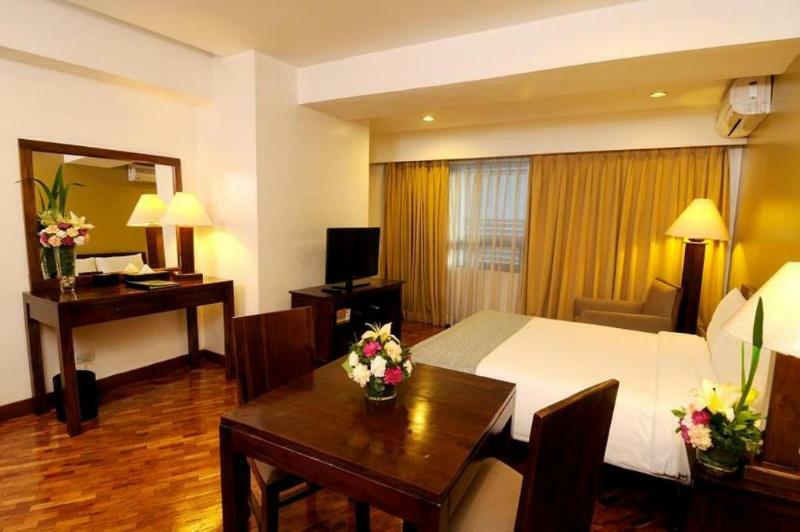 The Malayan Plaza Hotel Pasig City Dış mekan fotoğraf